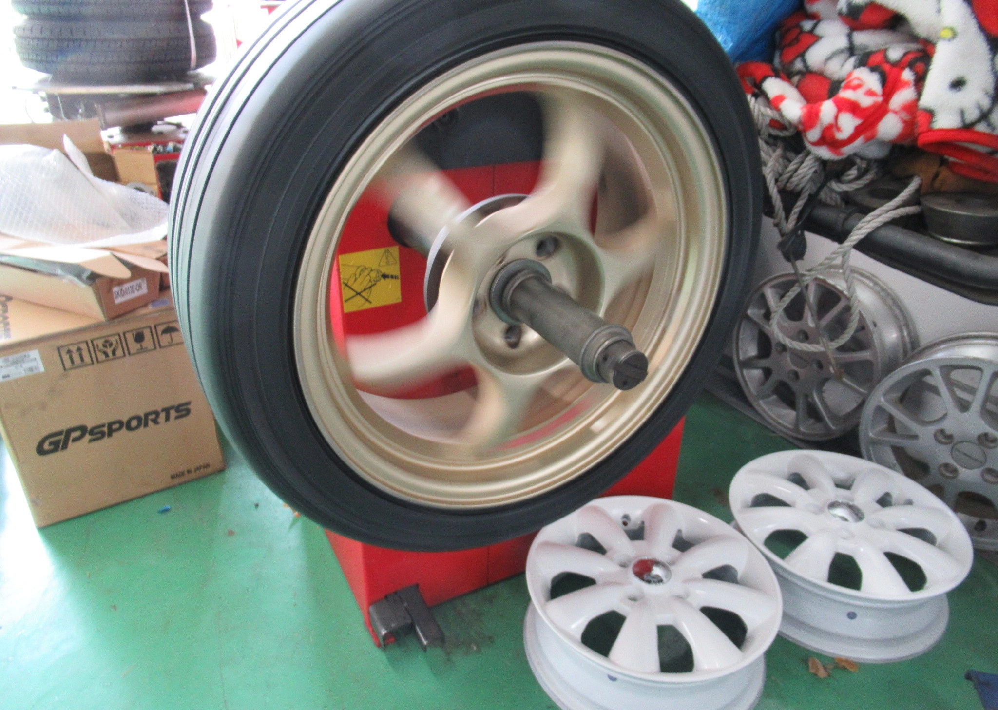 タイヤ交換・ホイールバランサー作業 あきる野車検センター